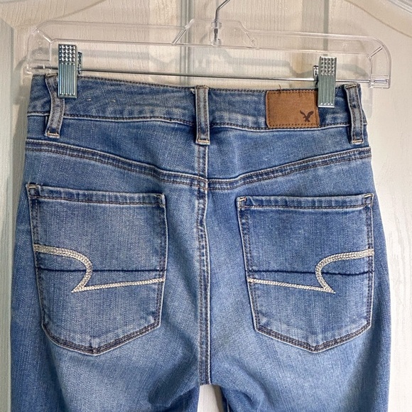 👖”American Eagle” Ladies Blue Super Stretch Skinny Jeans with Subtle Whiskering💙 - Picture 6 of 15
